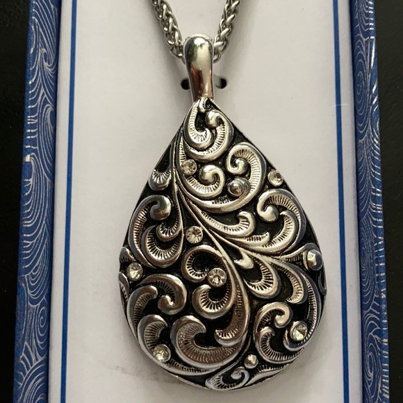 Scroll & Vine necklace - Picture 2 of 4